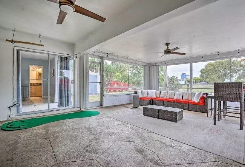 Private Pool & Dock: Coconut Creek Home!