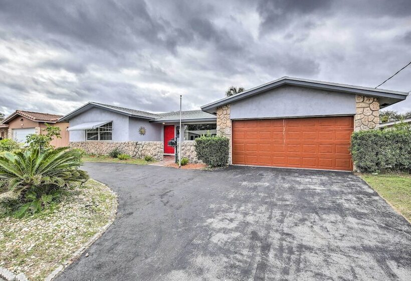 Private Pool & Dock: Coconut Creek Home!