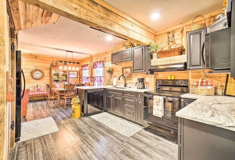 Cozy Hollister Cabin: Perfect For Families!