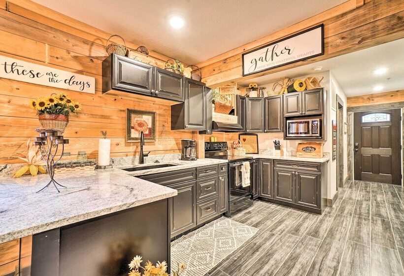 Cozy Hollister Cabin: Perfect For Families!