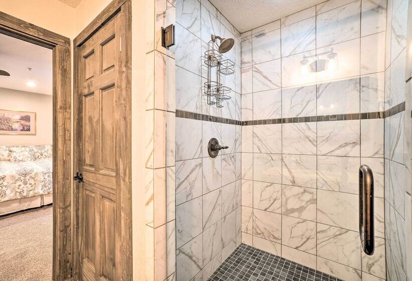 Cozy Hollister Cabin: Perfect For Families!