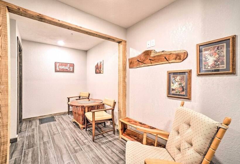 Cozy Hollister Cabin: Perfect For Families!