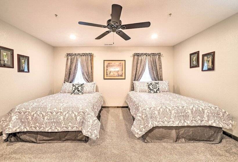 Cozy Hollister Cabin: Perfect For Families!