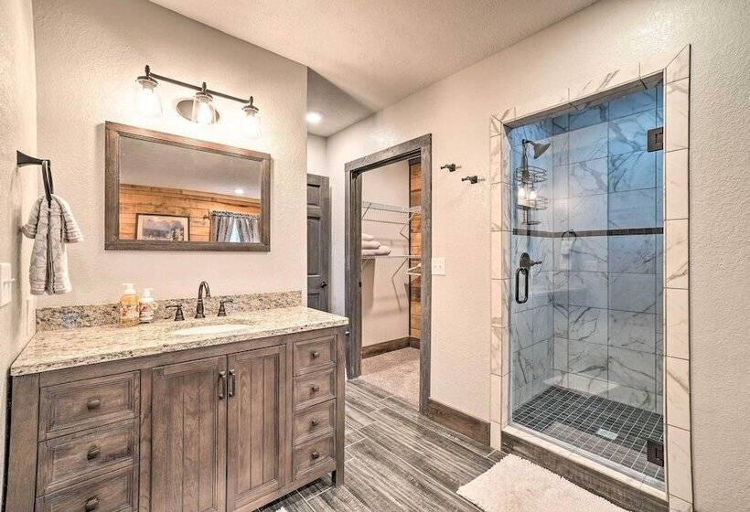 Cozy Hollister Cabin: Perfect For Families!