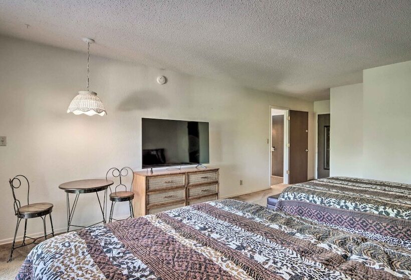 Cozy Osage Beach Cottage Near Margaritaville!