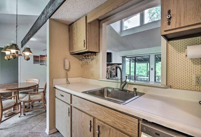 Cozy Osage Beach Cottage Near Margaritaville!