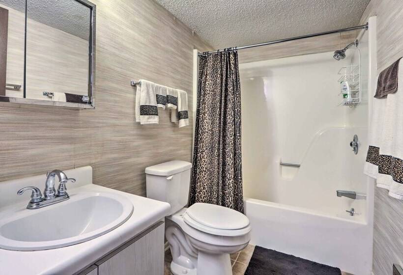 Cozy Osage Beach Cottage Near Margaritaville!