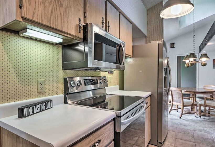 Cozy Osage Beach Cottage Near Margaritaville!