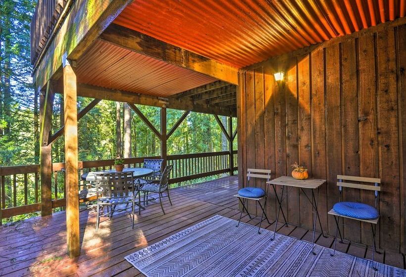 Cozy Sandy Retreat W/ Hot Tub & Forest Views!