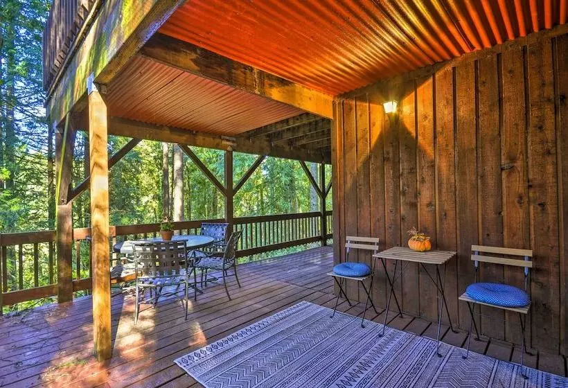 Cozy Sandy Retreat W/ Hot Tub & Forest Views!