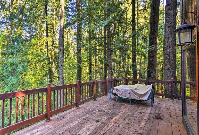 Cozy Sandy Retreat W/ Hot Tub & Forest Views!