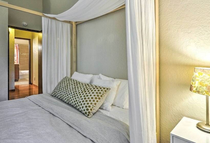 Cozy Sandy Retreat W/ Hot Tub & Forest Views!