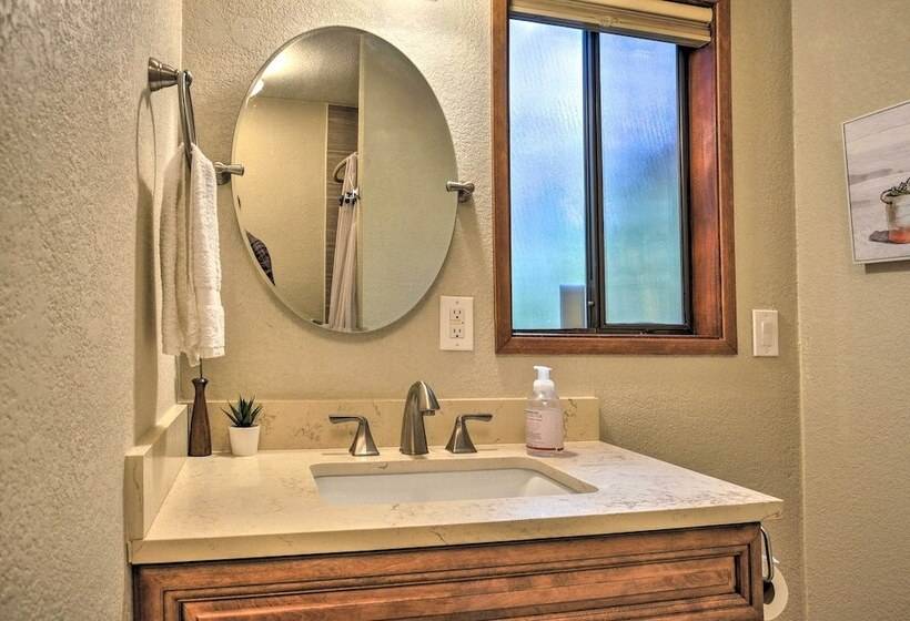 Cozy Sandy Retreat W/ Hot Tub & Forest Views!