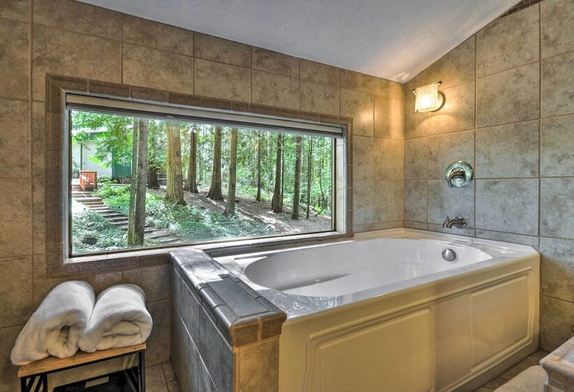 Cozy Sandy Retreat W/ Hot Tub & Forest Views!