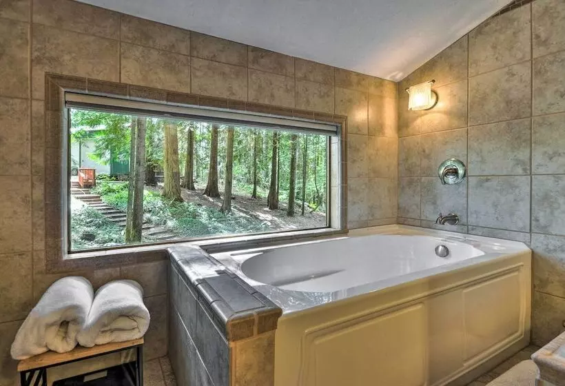 Cozy Sandy Retreat W/ Hot Tub & Forest Views!