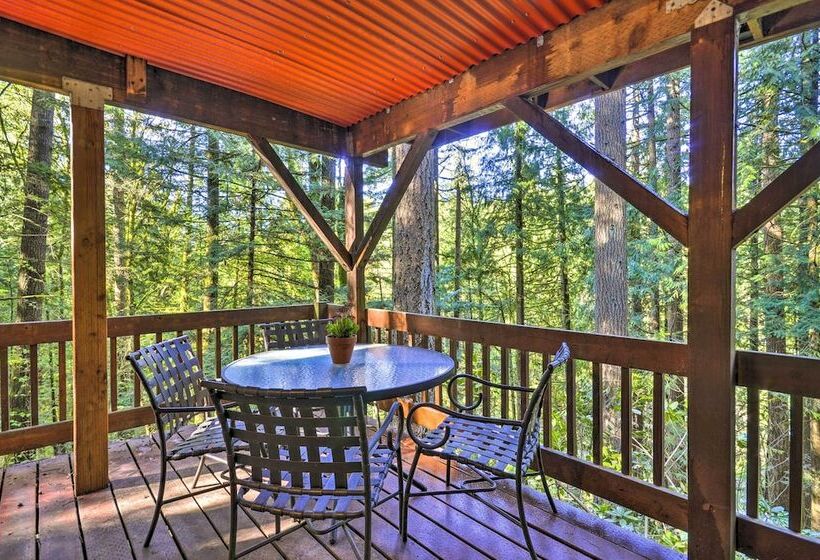 Cozy Sandy Retreat W/ Hot Tub & Forest Views!