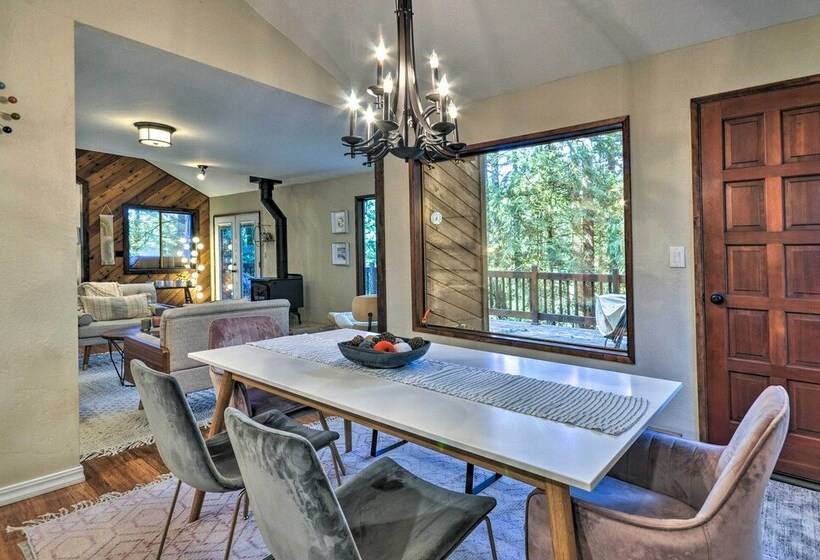 Cozy Sandy Retreat W/ Hot Tub & Forest Views!