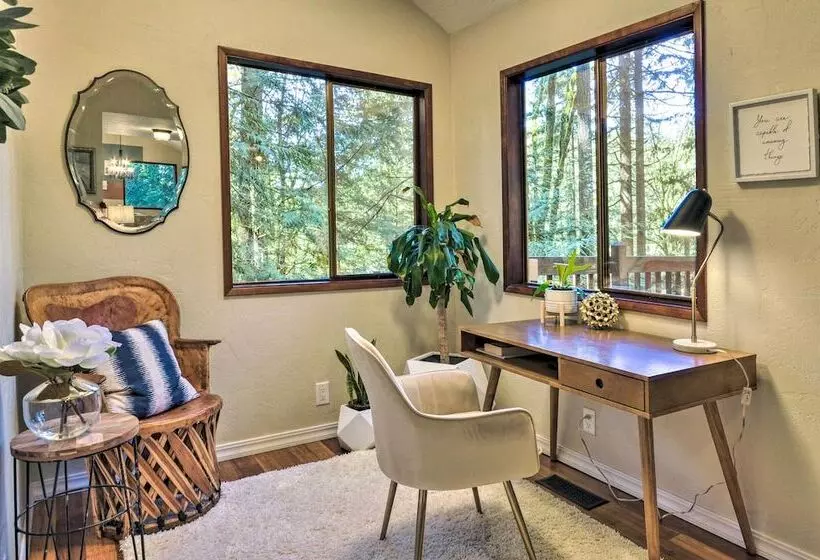 Cozy Sandy Retreat W/ Hot Tub & Forest Views!