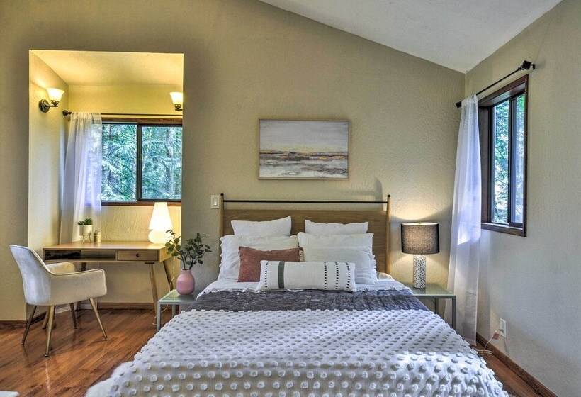 Cozy Sandy Retreat W/ Hot Tub & Forest Views!