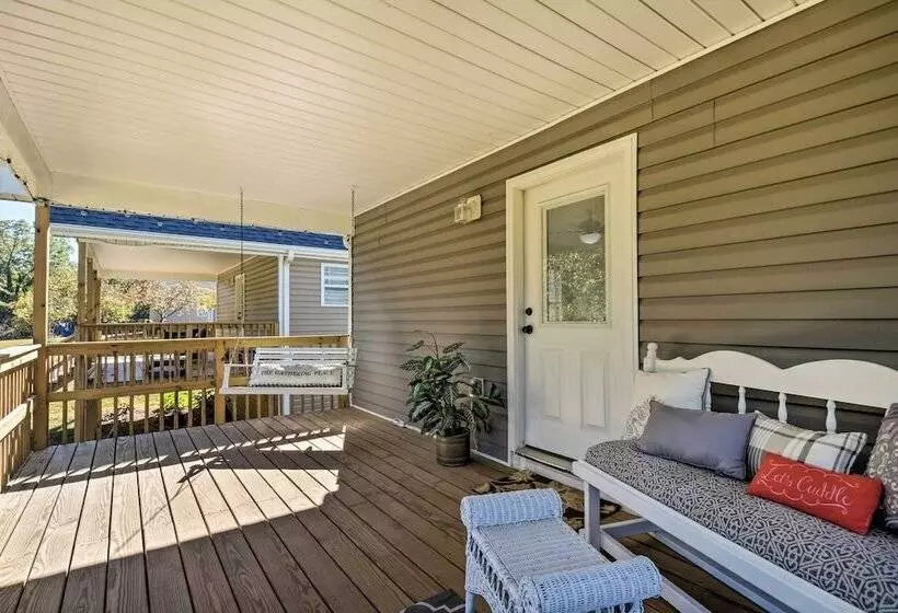Family Friendly Greer Home W/ Balcony & Yard!