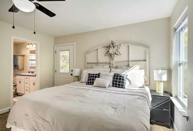 Family Friendly Greer Home W/ Balcony & Yard!