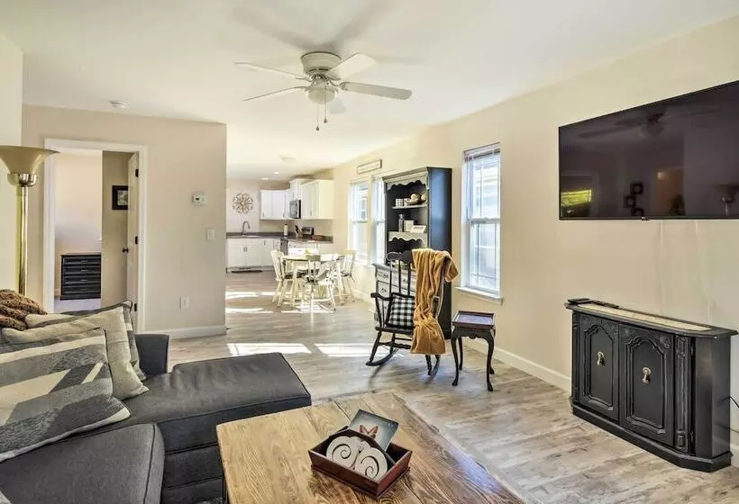 Family Friendly Greer Home W/ Balcony & Yard!
