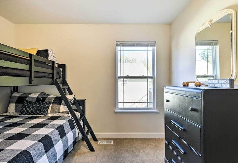 Family Friendly Greer Home W/ Balcony & Yard!