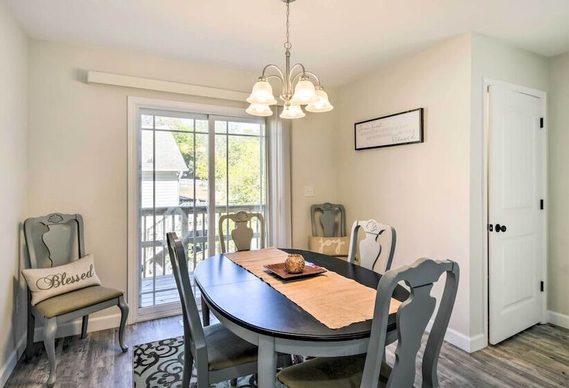 Family Friendly Greer Home W/ Balcony & Yard!