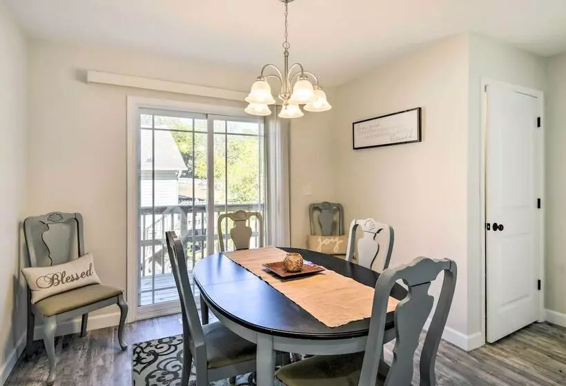 Family Friendly Greer Home W/ Balcony & Yard!