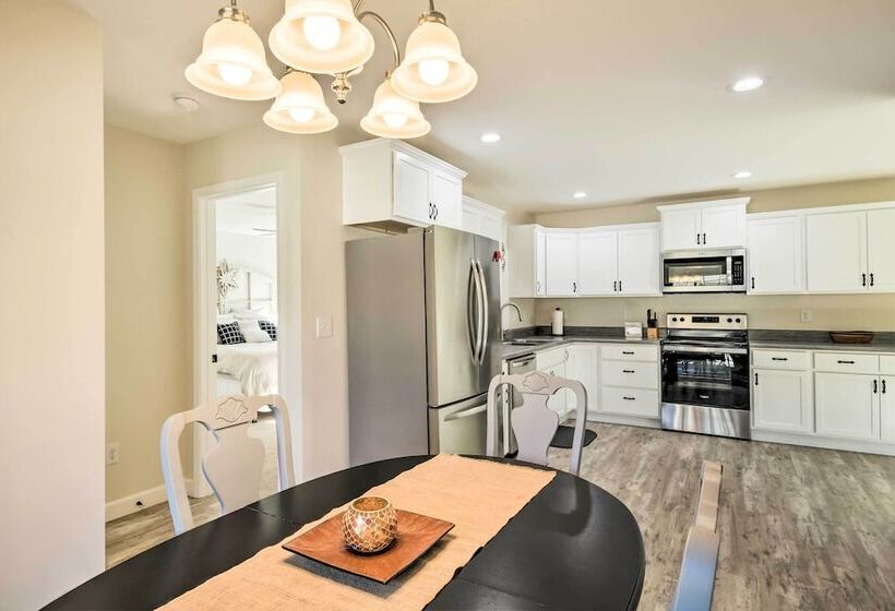 Family Friendly Greer Home W/ Balcony & Yard!