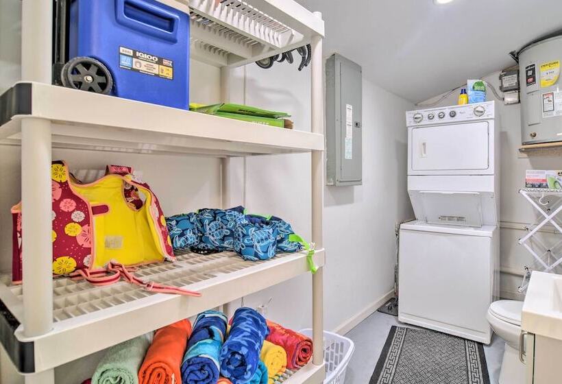 Family Friendly, Pastel Gem W/ Private Pool!