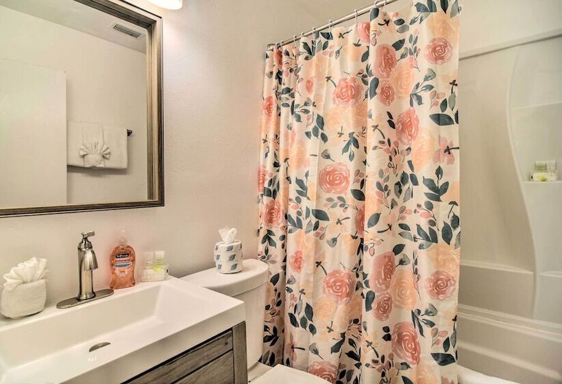 Family Friendly, Pastel Gem W/ Private Pool!