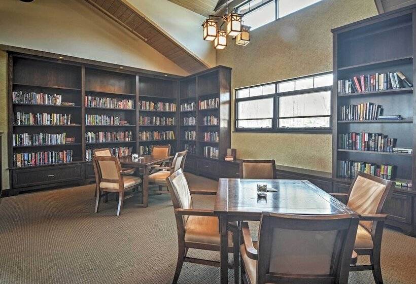 Deck & Resort Amenities: Arrowhead Lake Home!