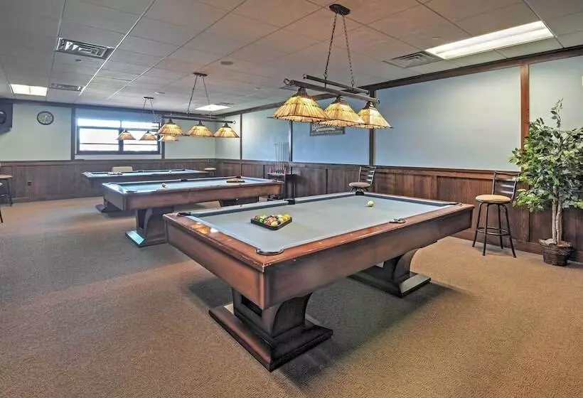 Deck & Resort Amenities: Arrowhead Lake Home!