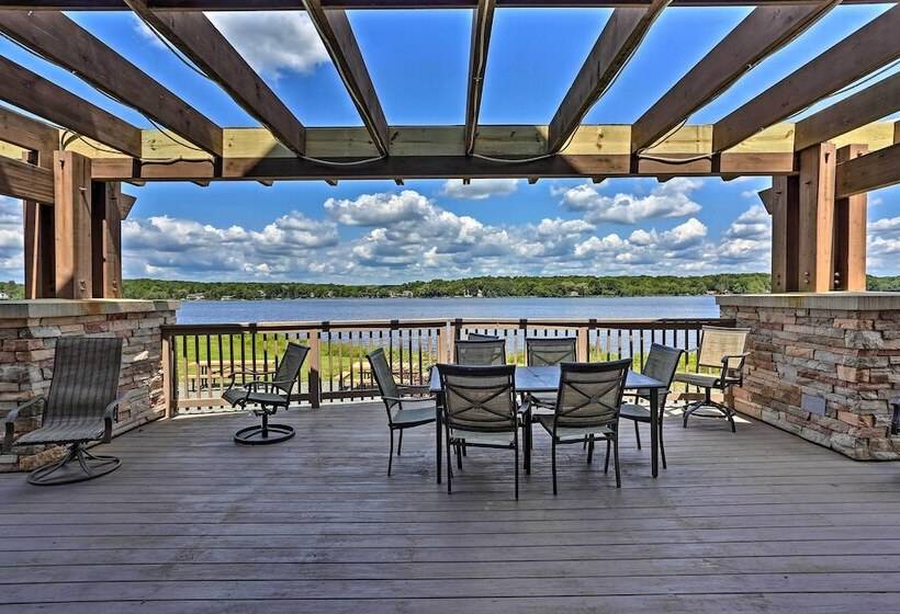 Deck & Resort Amenities: Arrowhead Lake Home!