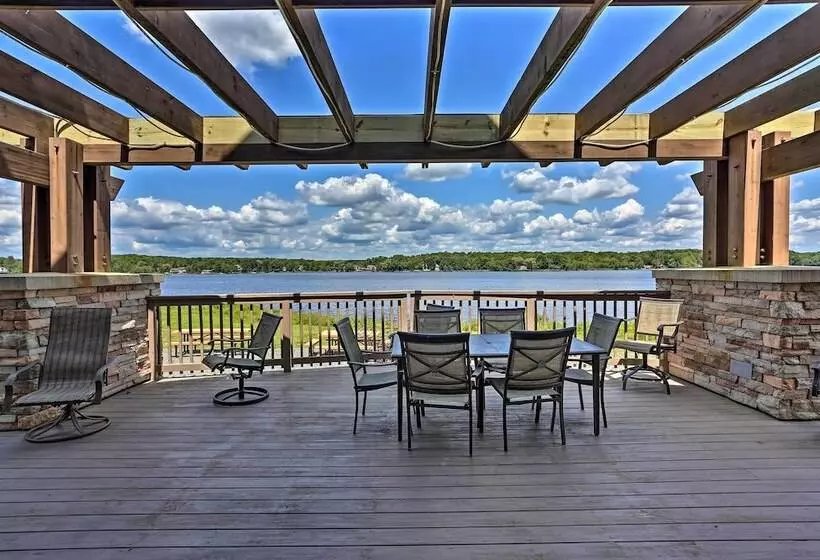 Deck & Resort Amenities: Arrowhead Lake Home!
