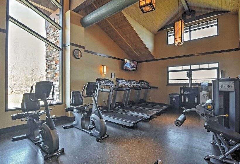 Deck & Resort Amenities: Arrowhead Lake Home!