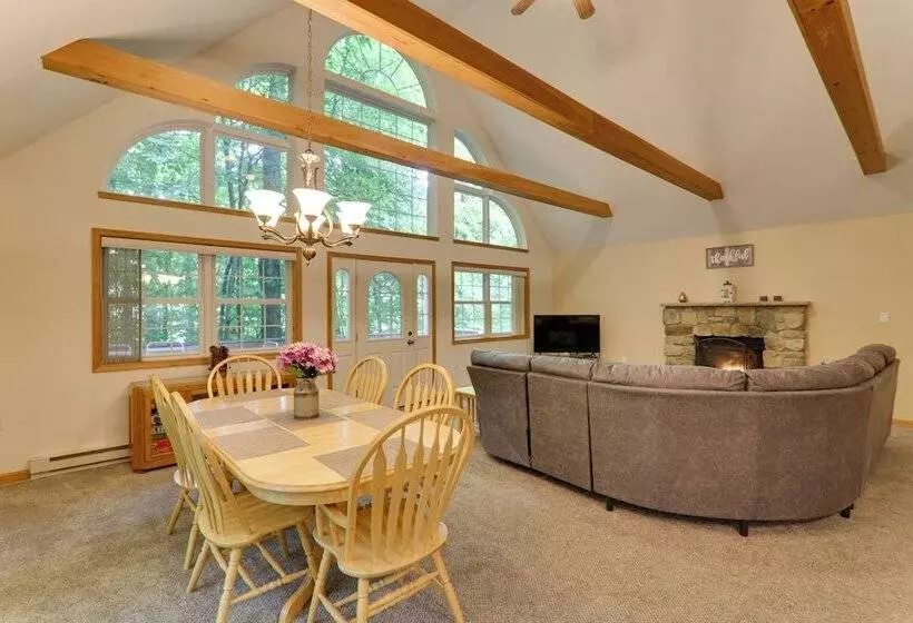 Deck & Resort Amenities: Arrowhead Lake Home!