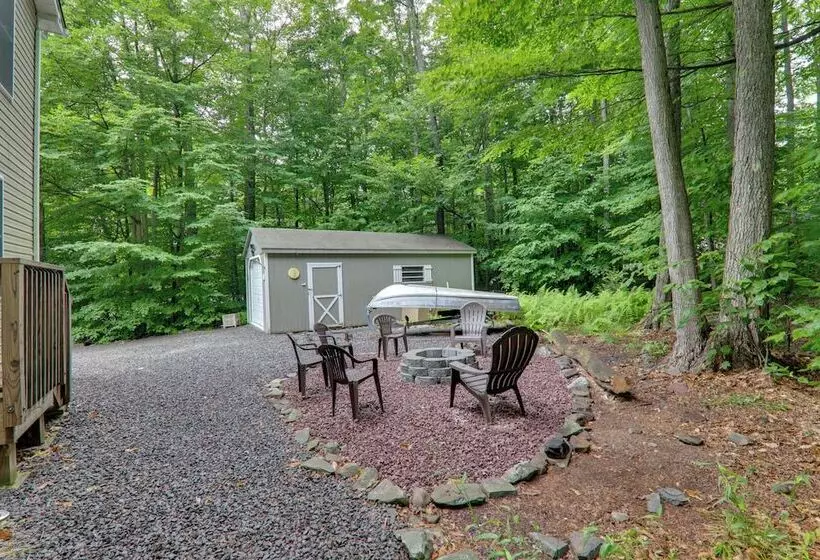Deck & Resort Amenities: Arrowhead Lake Home!
