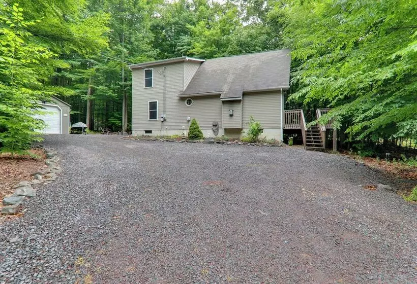 Deck & Resort Amenities: Arrowhead Lake Home!