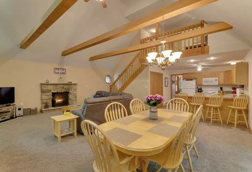 Deck & Resort Amenities: Arrowhead Lake Home!