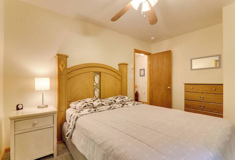 Deck & Resort Amenities: Arrowhead Lake Home!