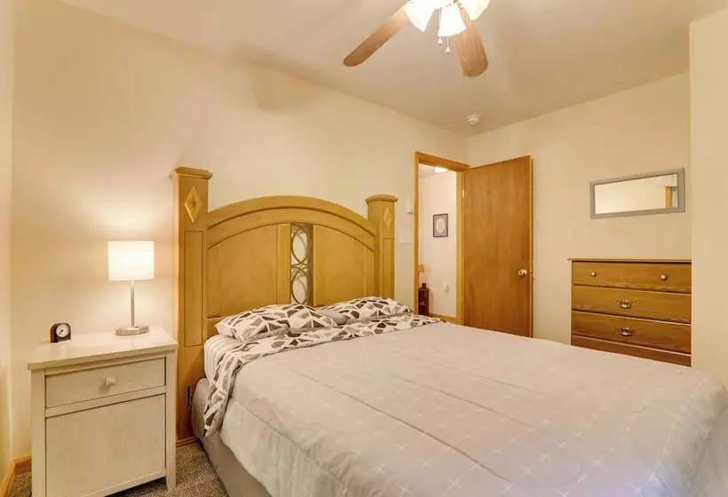 Deck & Resort Amenities: Arrowhead Lake Home!