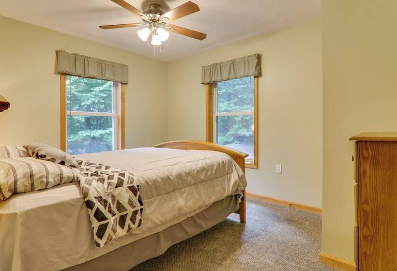 Deck & Resort Amenities: Arrowhead Lake Home!