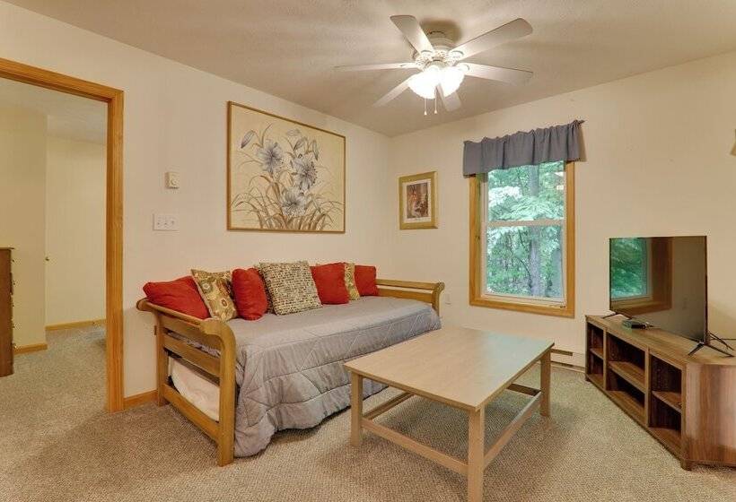 Deck & Resort Amenities: Arrowhead Lake Home!