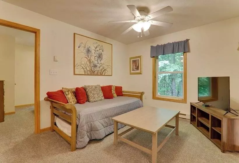 Deck & Resort Amenities: Arrowhead Lake Home!