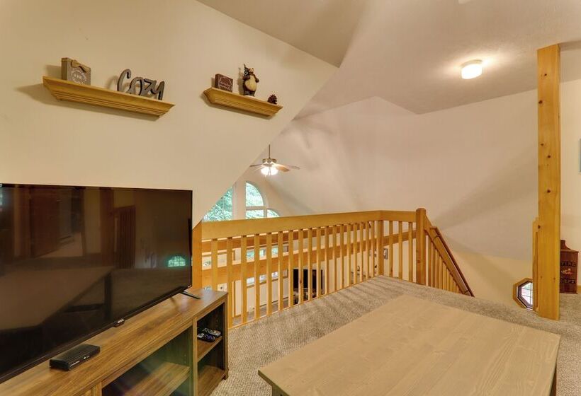 Deck & Resort Amenities: Arrowhead Lake Home!