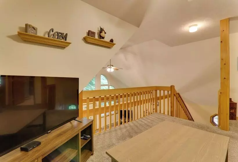 Deck & Resort Amenities: Arrowhead Lake Home!