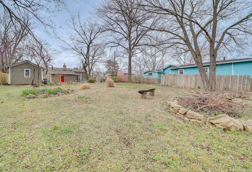 Historic Cabin W/ Yard: 1 Mi To Lake Spavinaw!