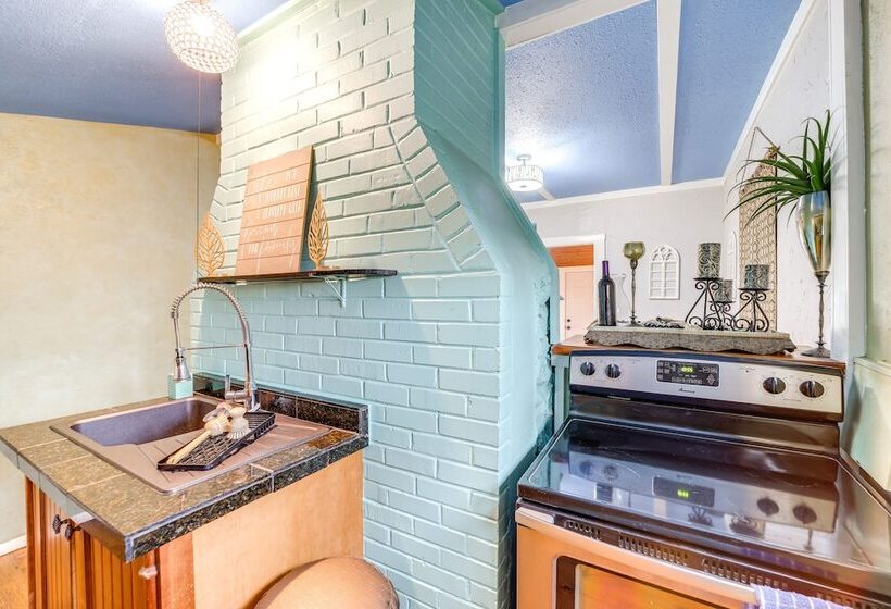 Historic Cabin W/ Yard: 1 Mi To Lake Spavinaw!